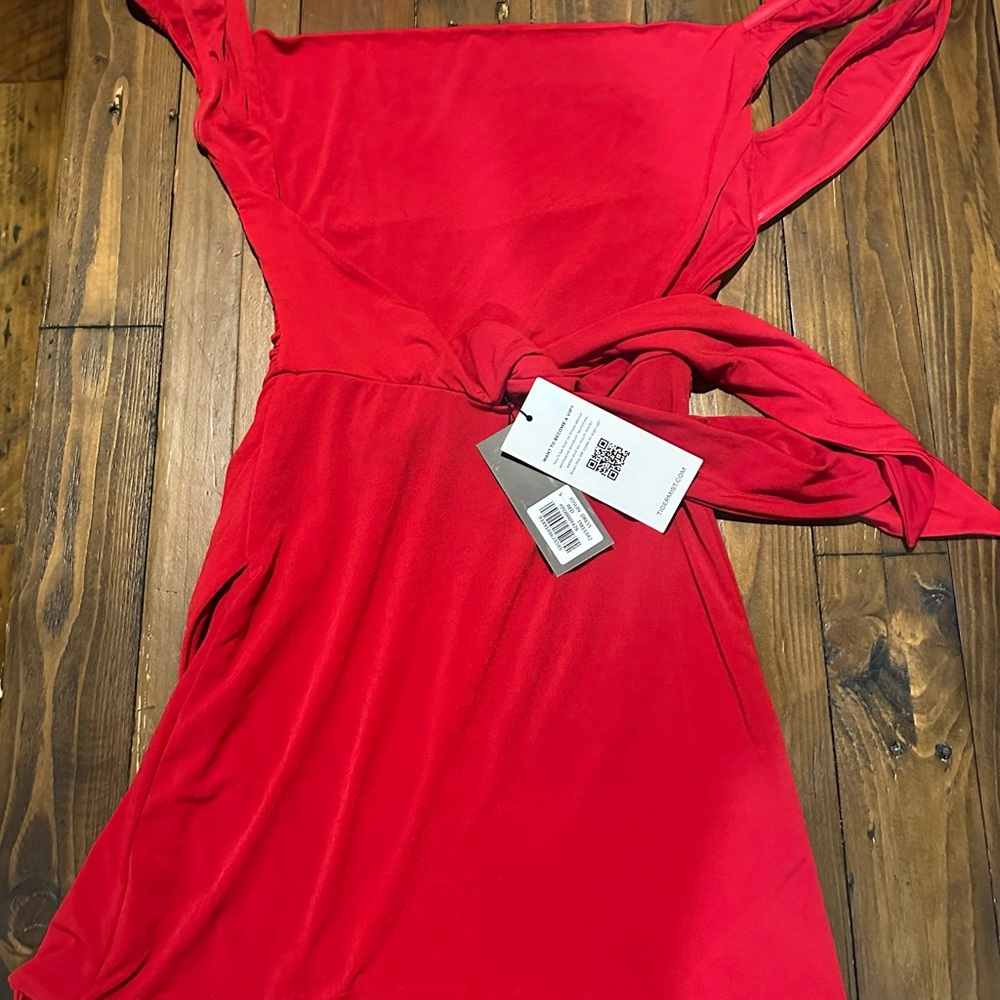 Tiger Mist Vibrant Red Backless Dress - Picture 3 of 3
